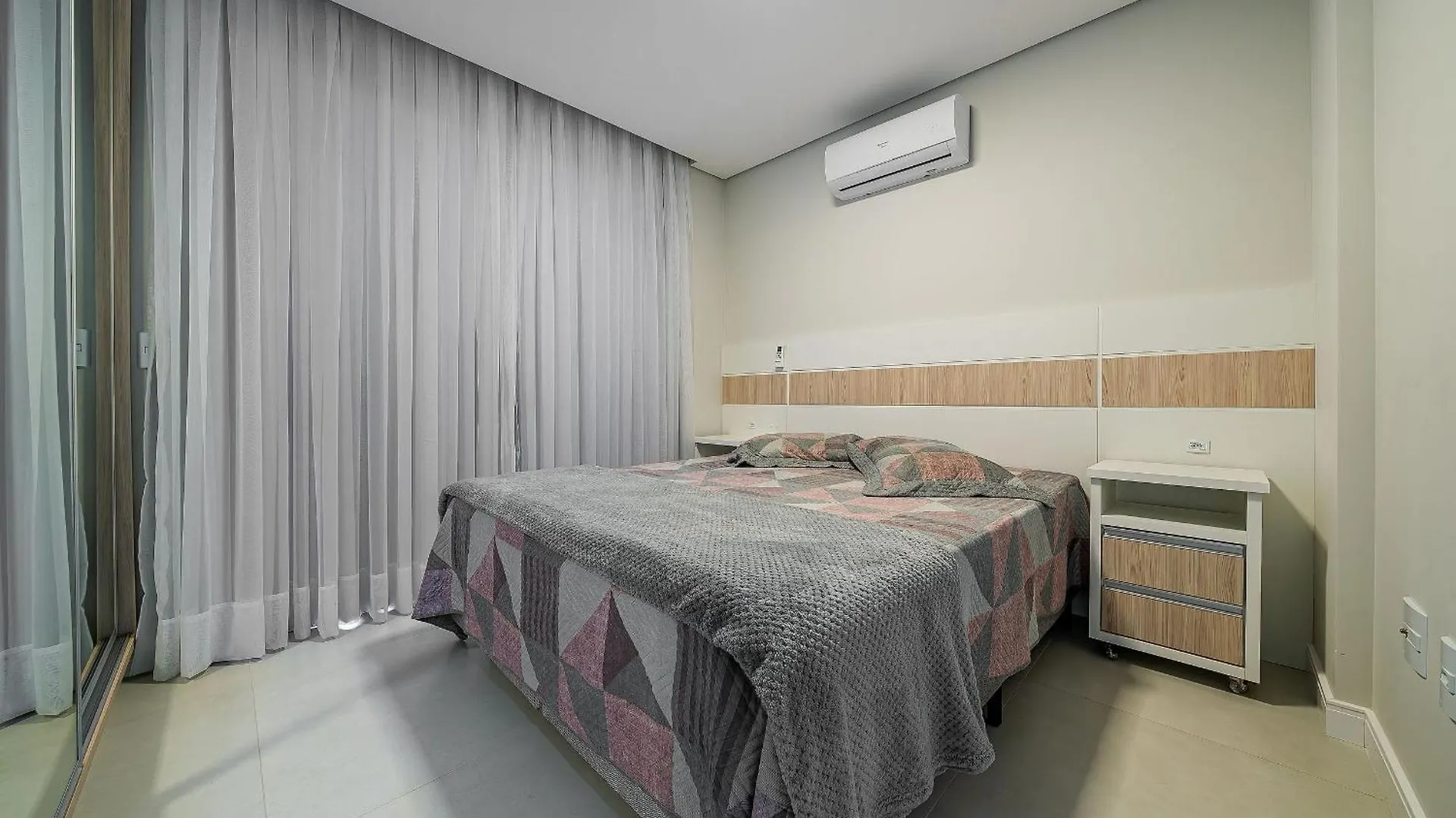 181 - Lindo Apartamento 02 Suites Em Mariscal Bombinhas