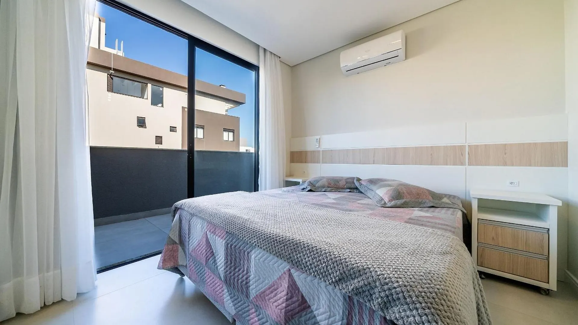 181 - Lindo Apartamento 02 Suites Em Mariscal Bombinhas 0*,  Brazil
