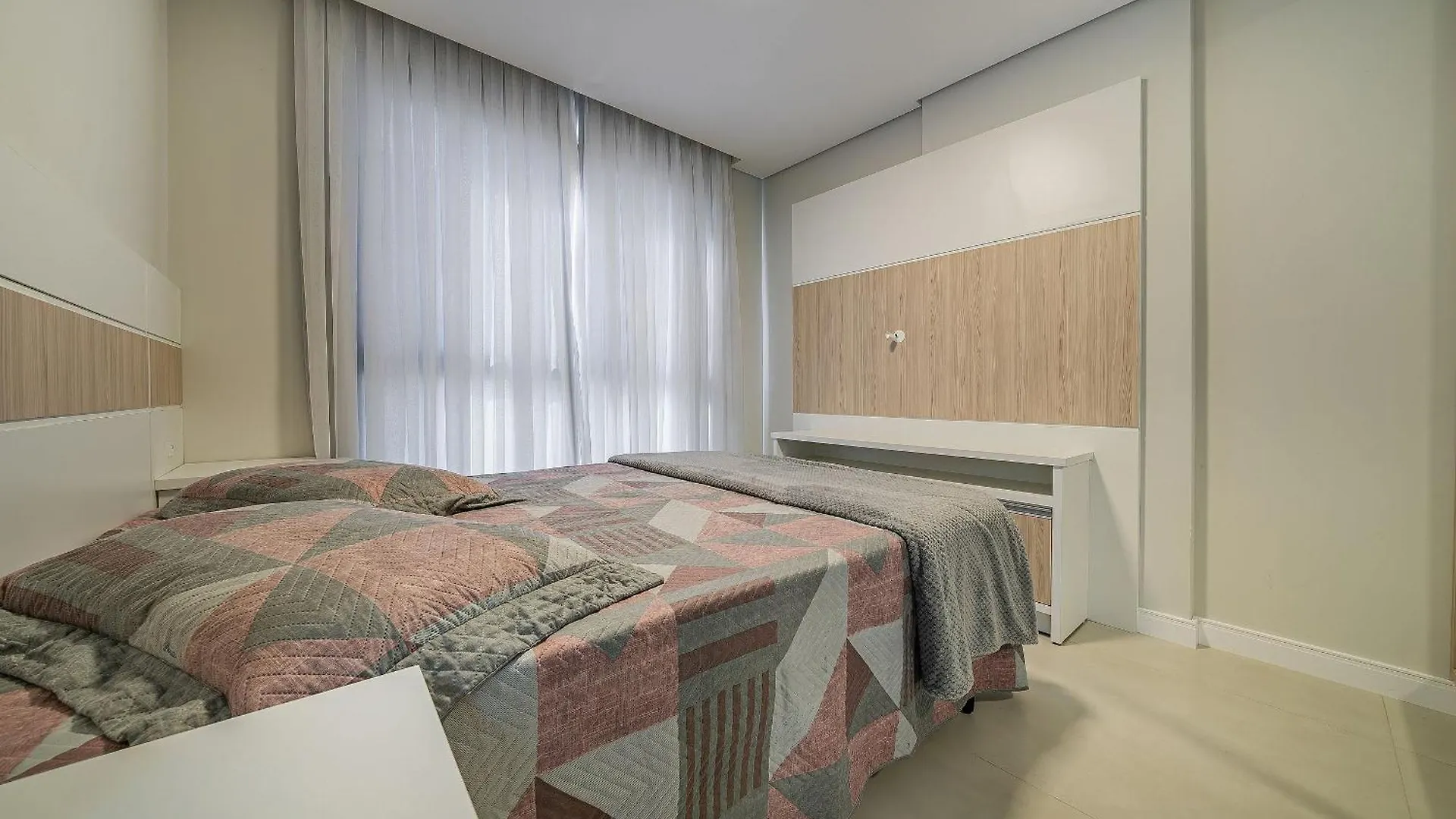 181 - Lindo Apartamento 02 Suites Em Mariscal Bombinhas